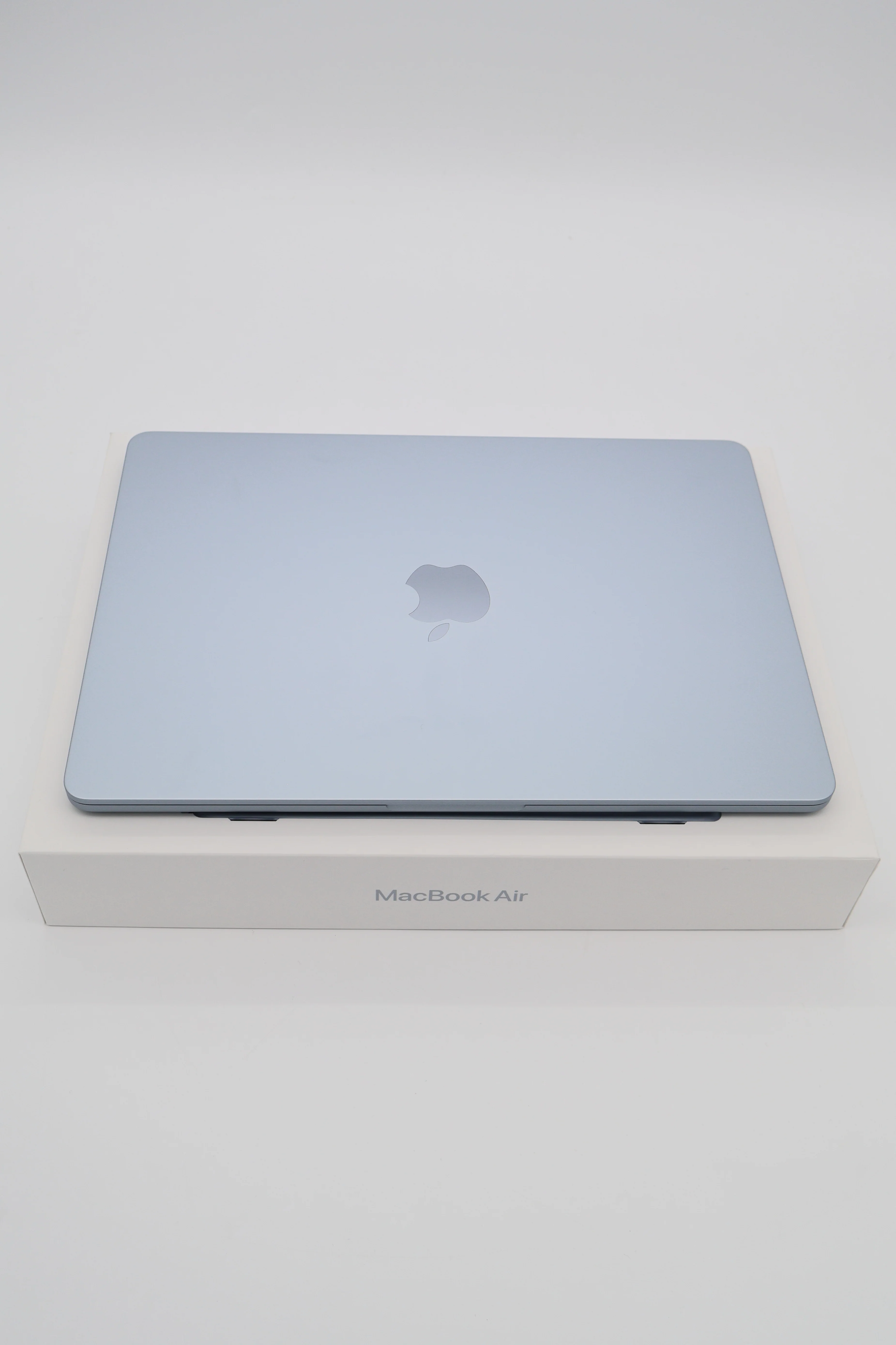 Apple MacBook Air 2025 13inch M4 10 Core CPU 16/512GB Sky Blue (Open Box) - Image 6