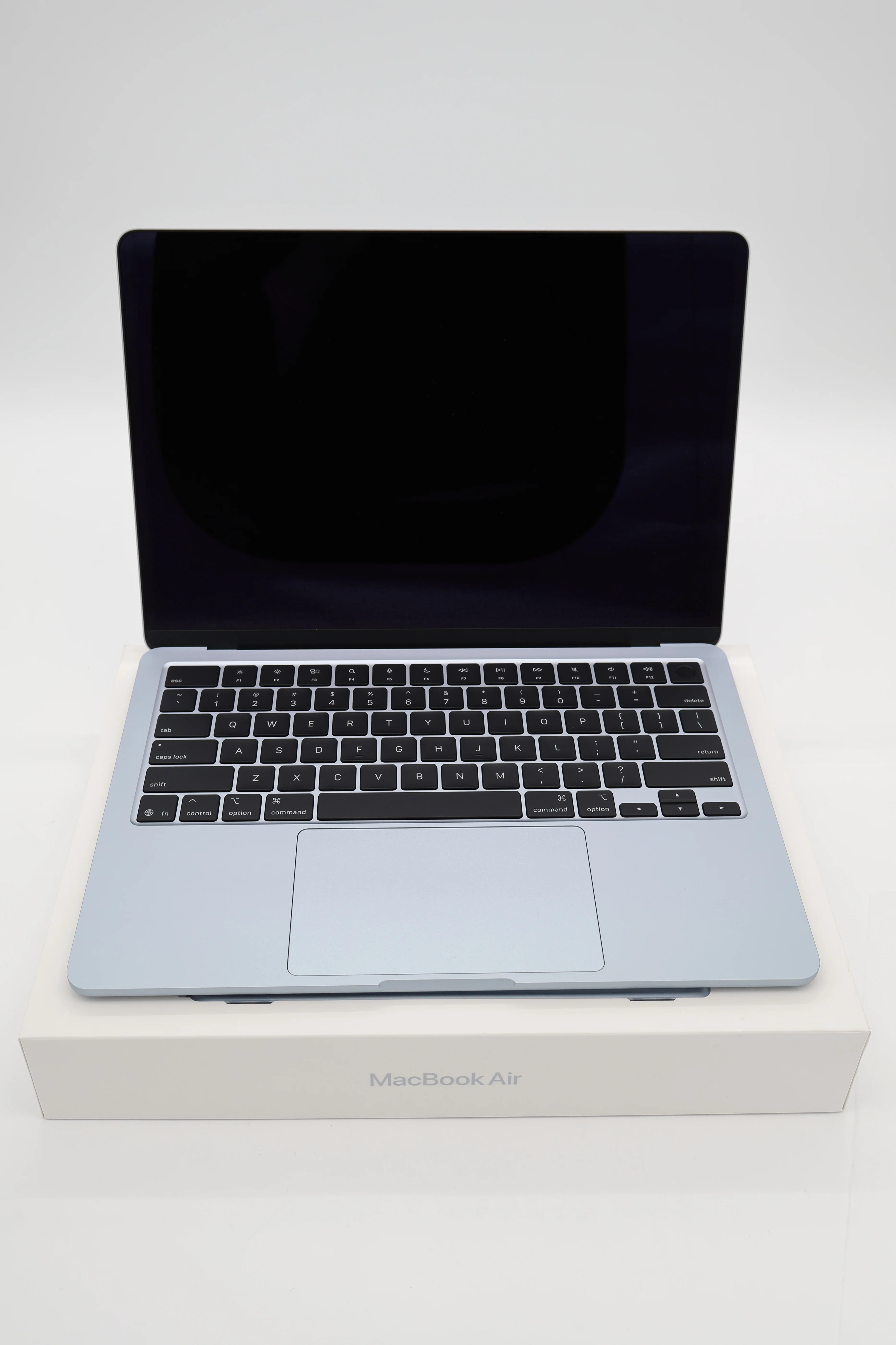 Apple MacBook Air 2025 13inch M4 10 Core CPU 16/512GB Sky Blue (Open Box) - Image 8