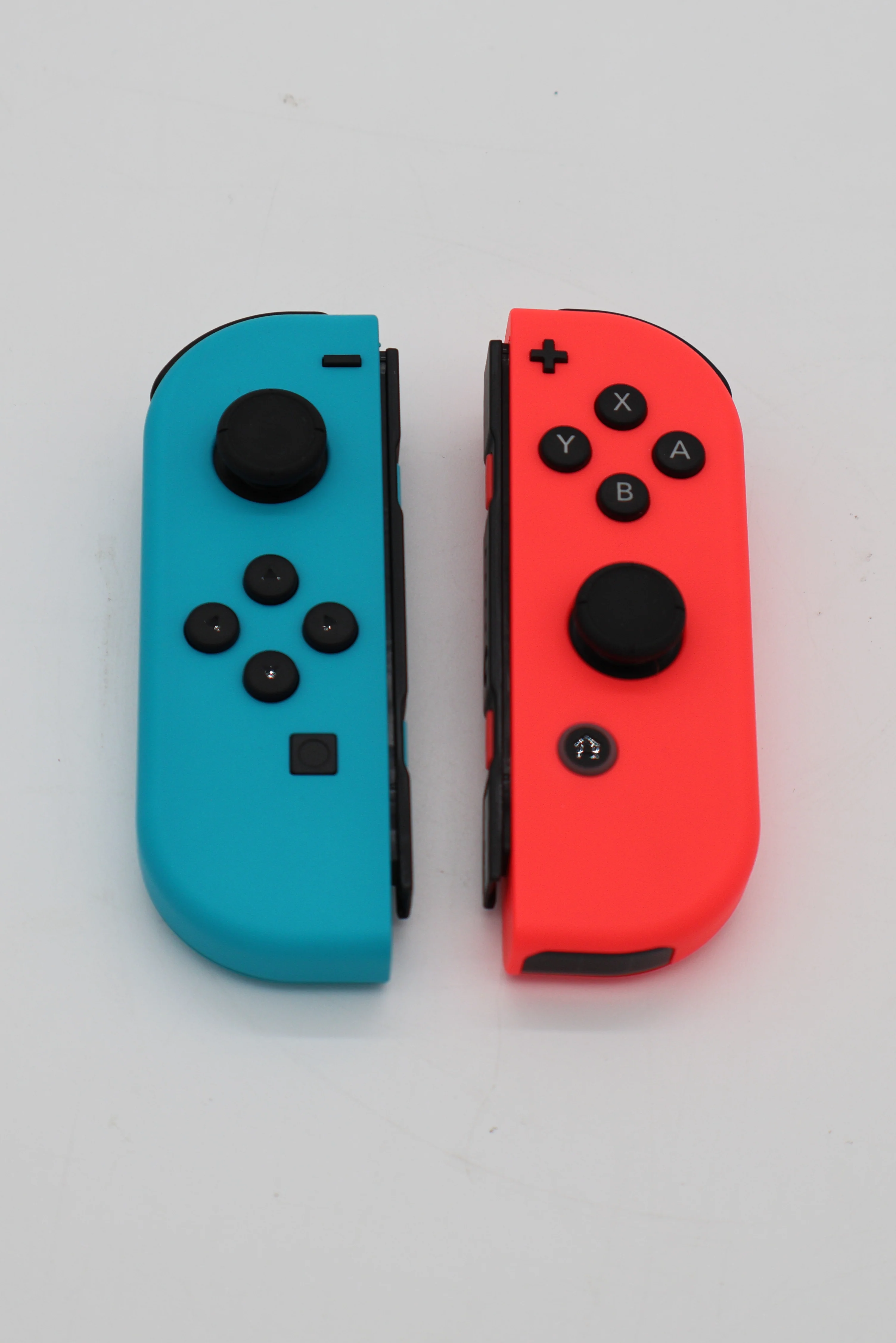 Nintendo Switch V.2 Red and Blue (Cert Refurb) - Image 8
